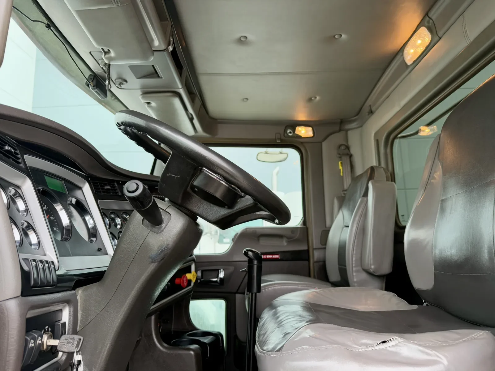 2015 Kenworth W900 in New Lenox, IL — photo 14