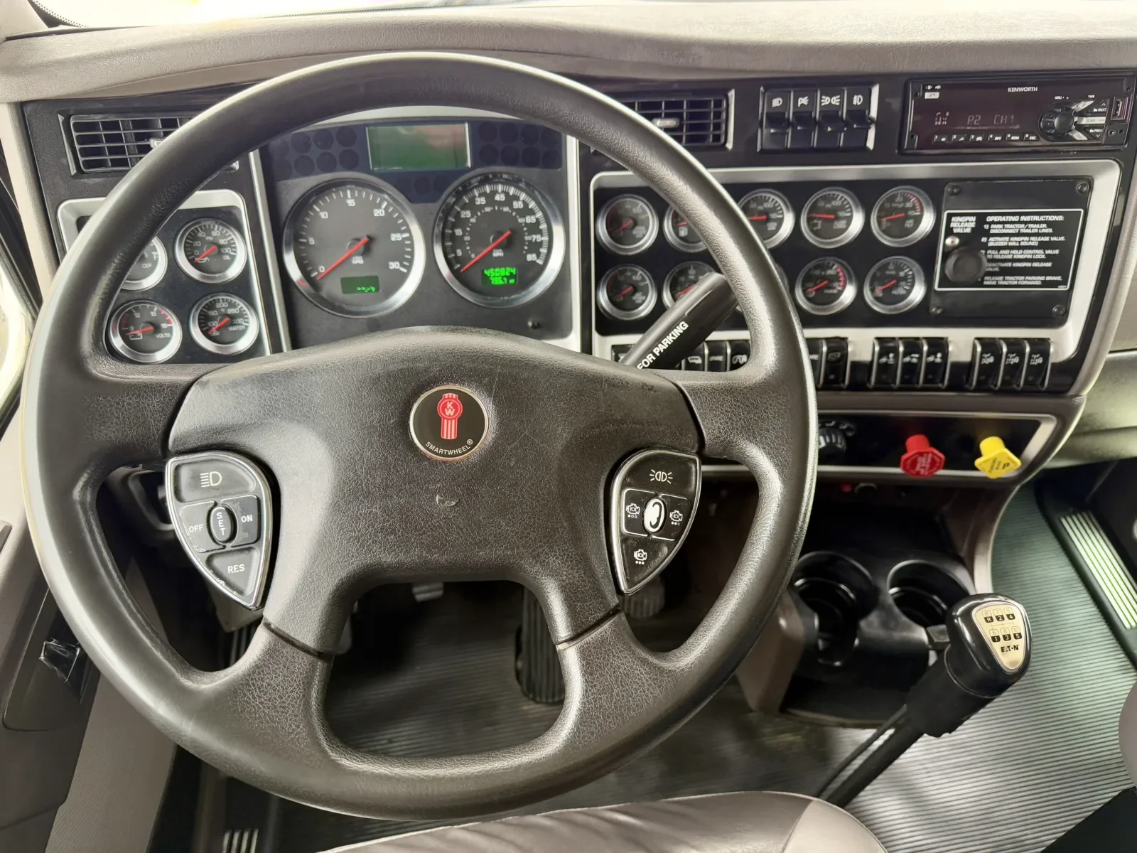 2015 Kenworth W900 in New Lenox, IL — photo 16