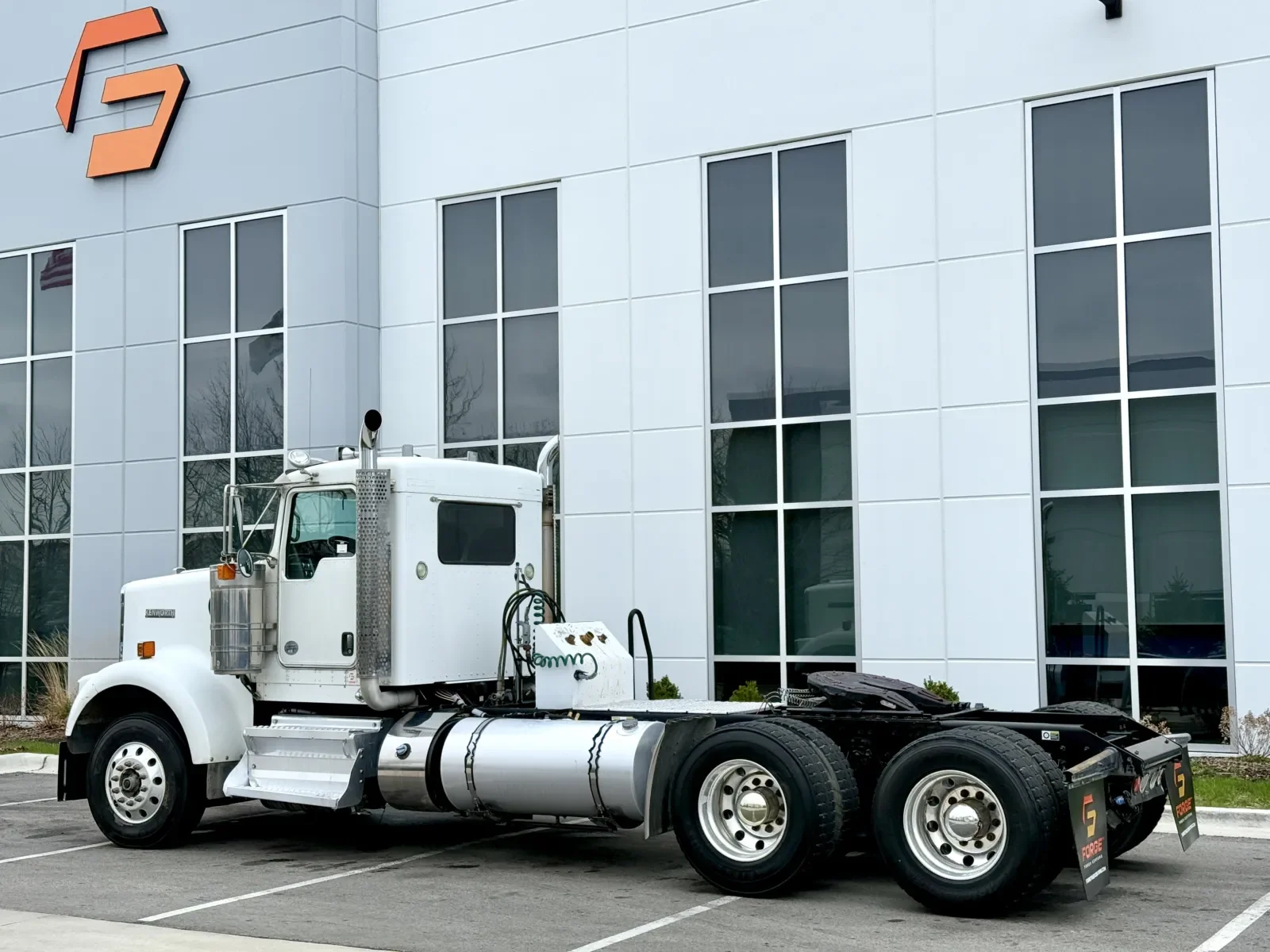 2015 Kenworth W900 in New Lenox, IL — photo 6
