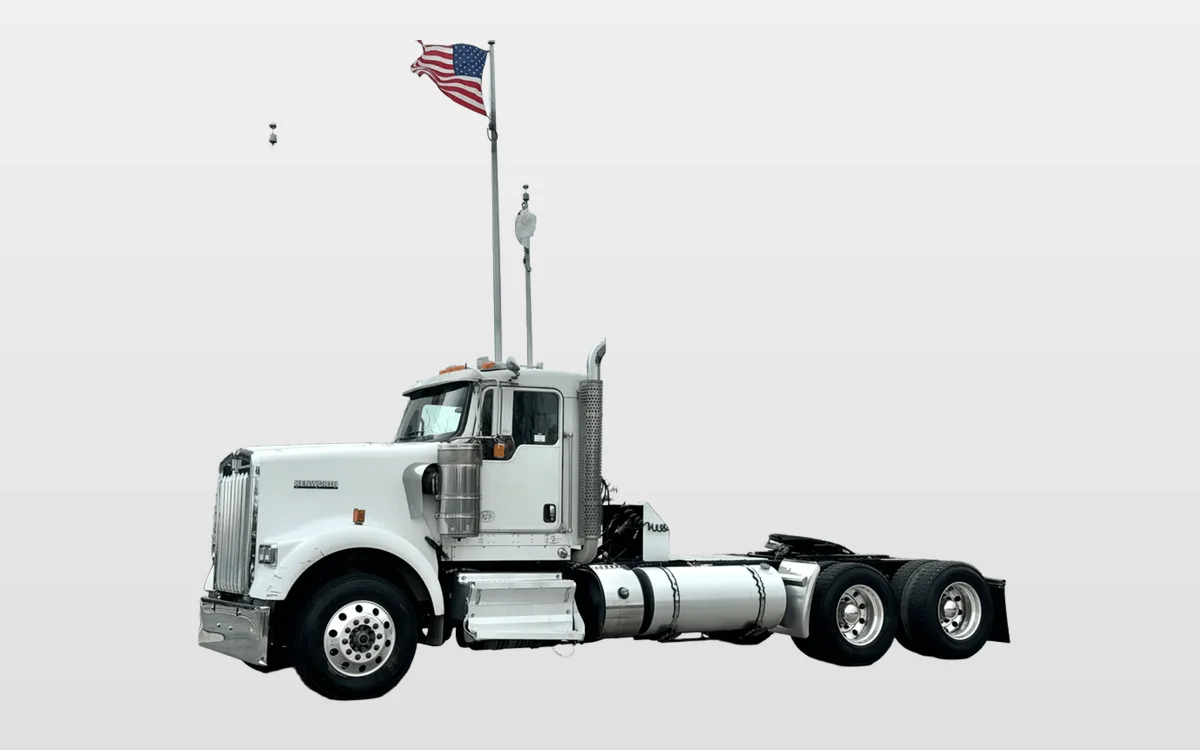 2015 Kenworth W900 - image 1