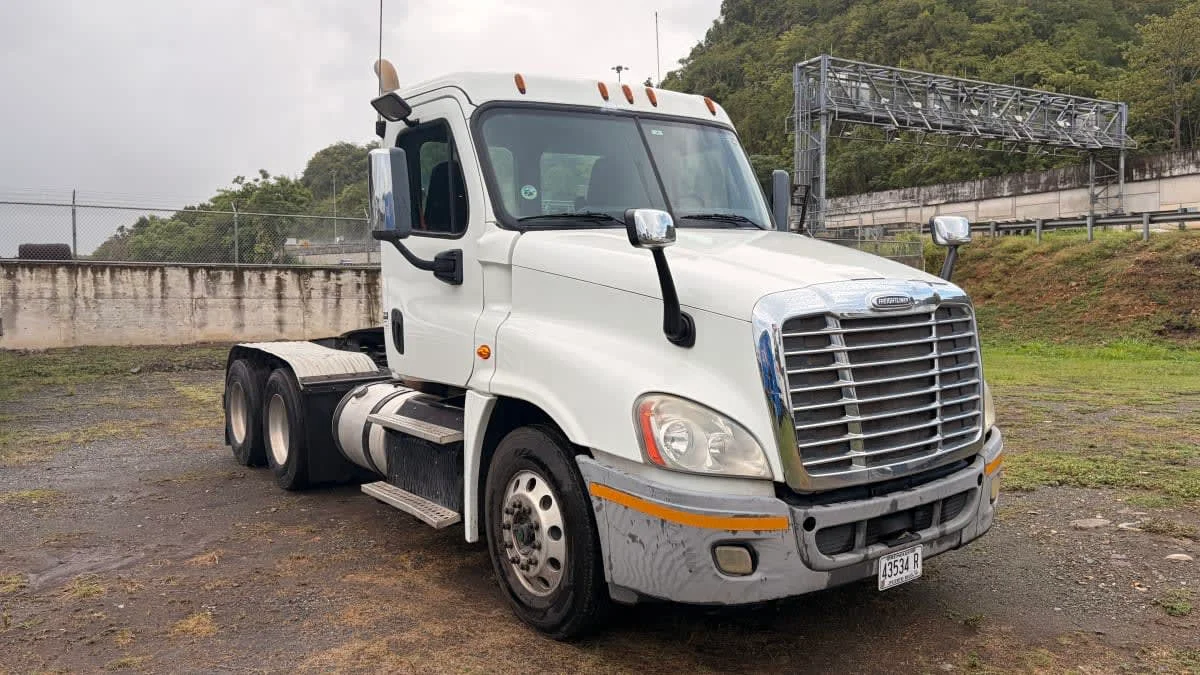 2015 Freightliner Cascadia in Toa Baja, Puerto Rico — photo 3