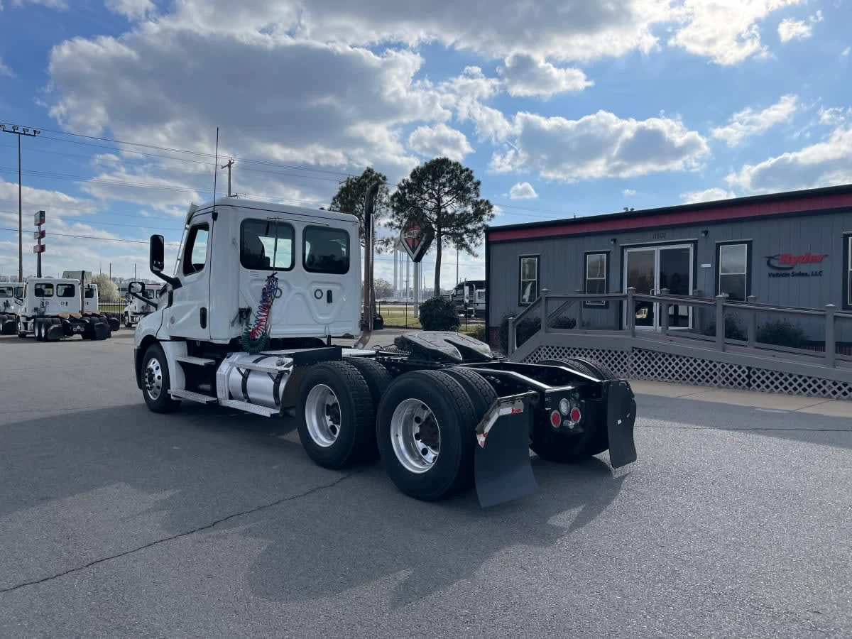 2021 Freightliner Cascadia - image 6