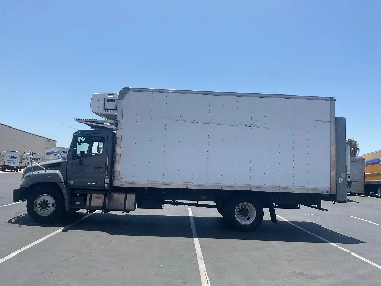 2020 Hino 268 in Torrance, CA — photo 4