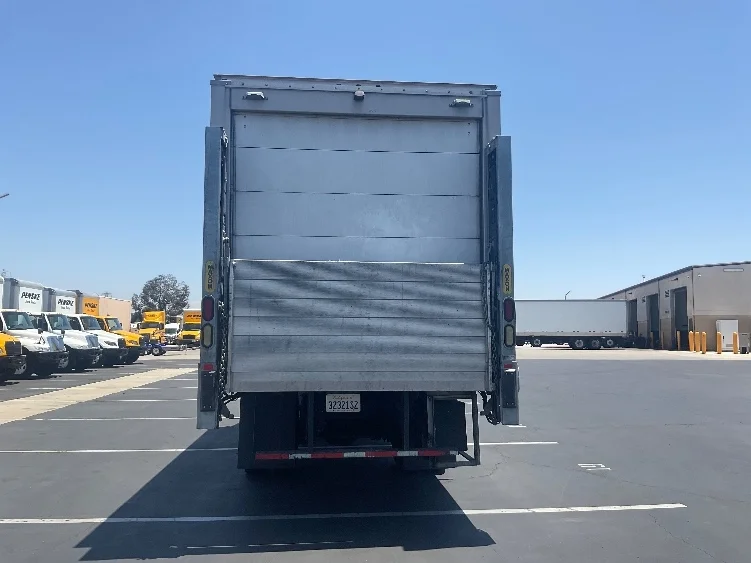 2020 Hino 268 in Torrance, CA — photo 7