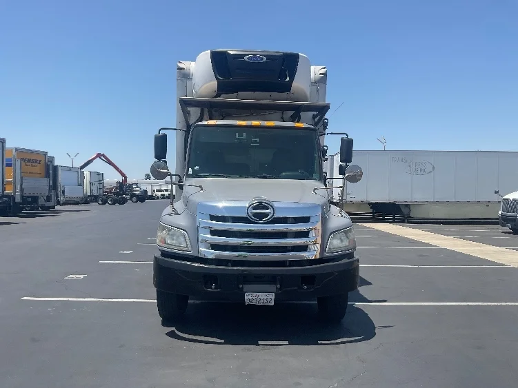 2020 Hino 268 in Torrance, CA — photo 2