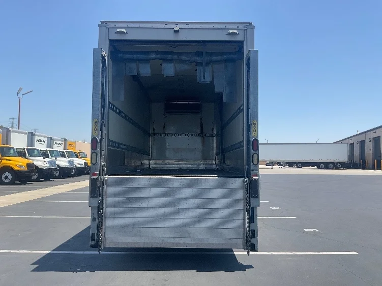 2020 Hino 268 in Torrance, CA — photo 8