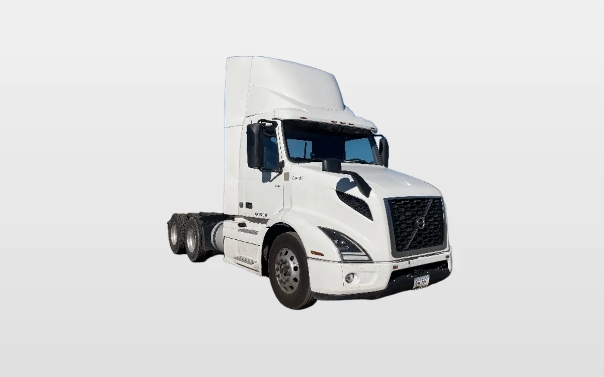 2020 Volvo VNR 640 - image 1