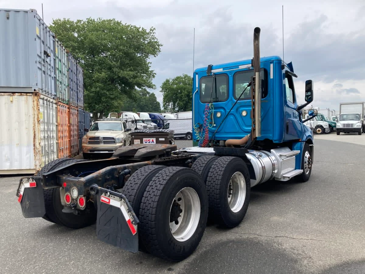 2019 Freightliner Cascadia in Springfield, MA — photo 4