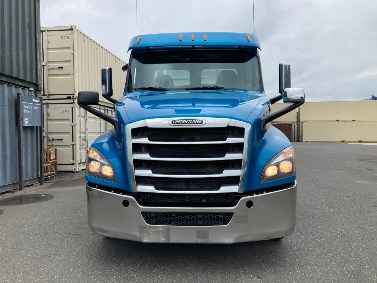 2019 Freightliner Cascadia in Springfield, MA — photo 2