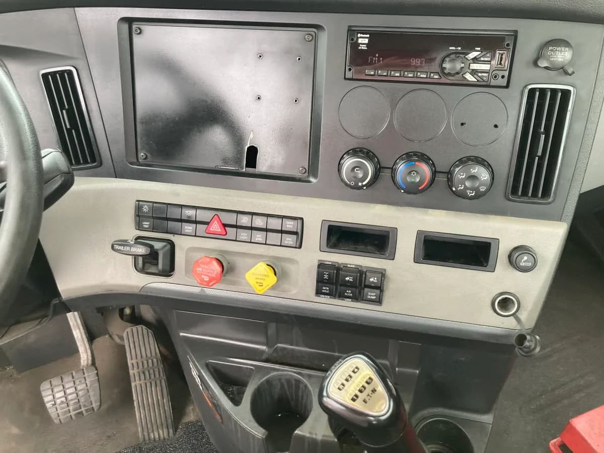 2019 Freightliner Cascadia in Springfield, MA — photo 12
