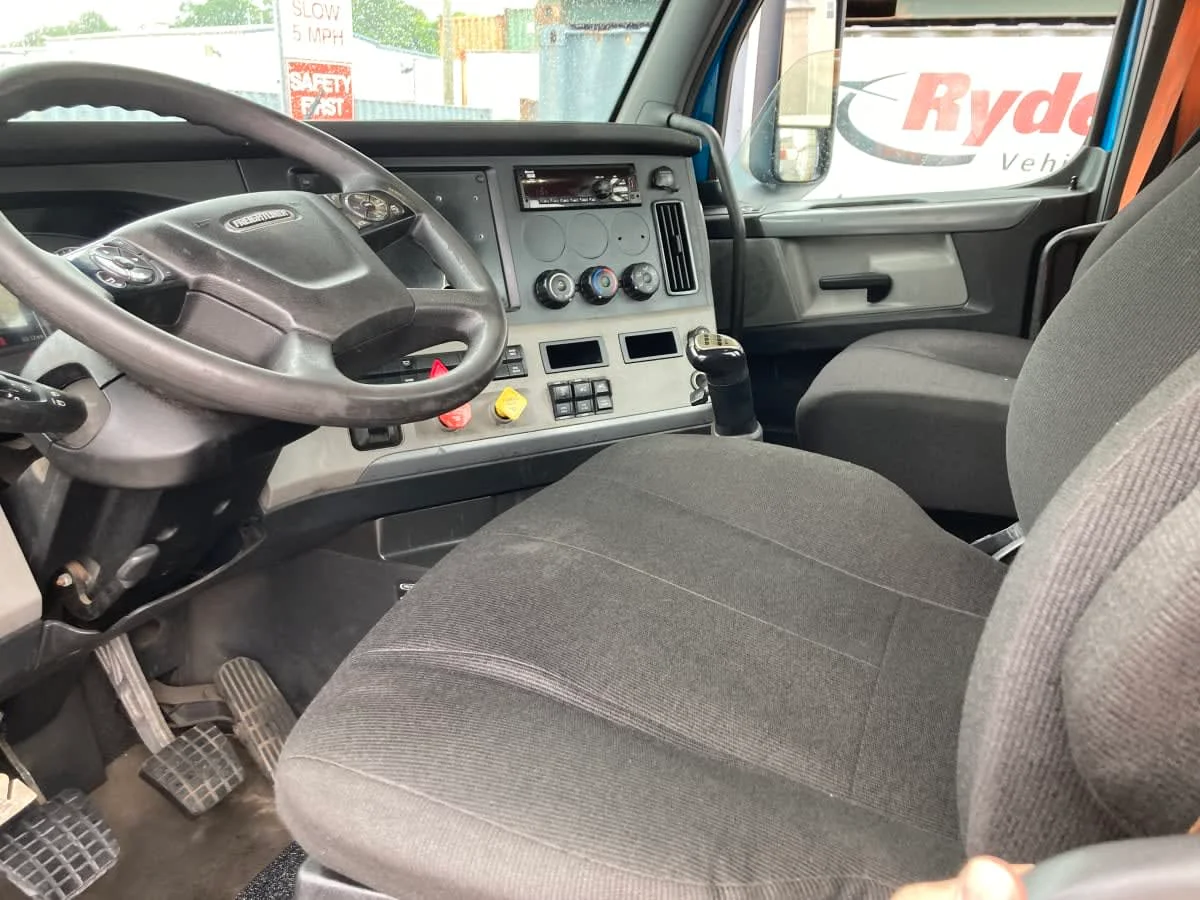 2019 Freightliner Cascadia in Springfield, MA — photo 10