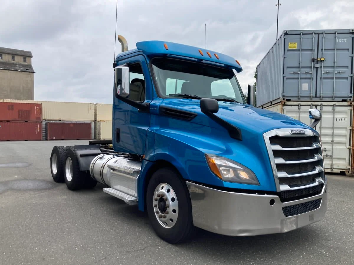 2019 Freightliner Cascadia in Springfield, MA — photo 3