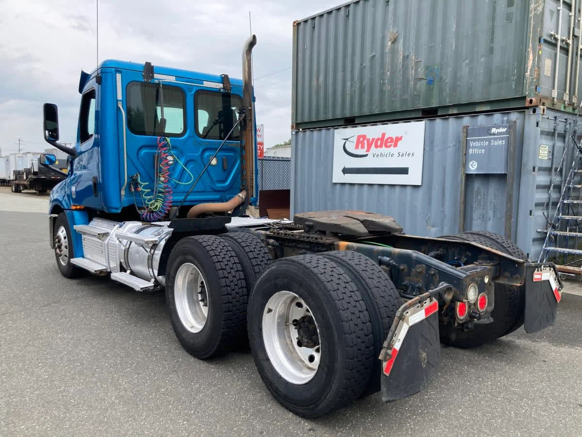 2019 Freightliner Cascadia in Springfield, MA — photo 6