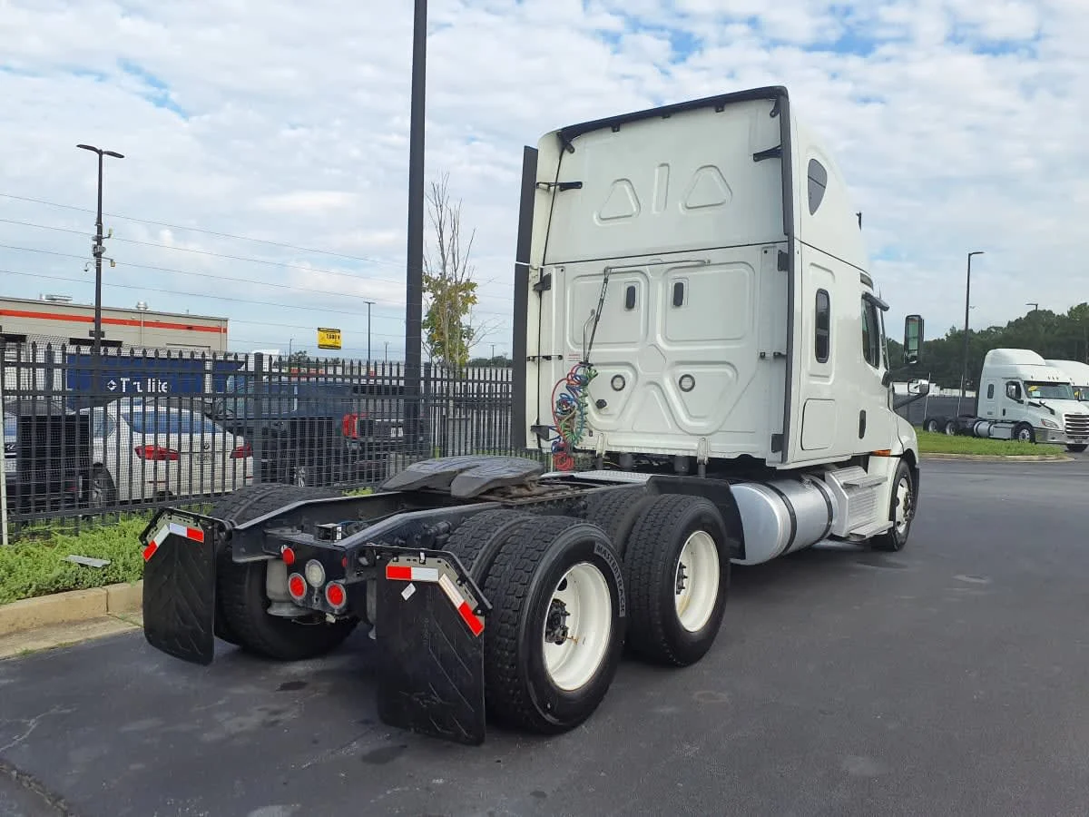 2023 Freightliner Cascadia in Atlanta, GA — photo 4