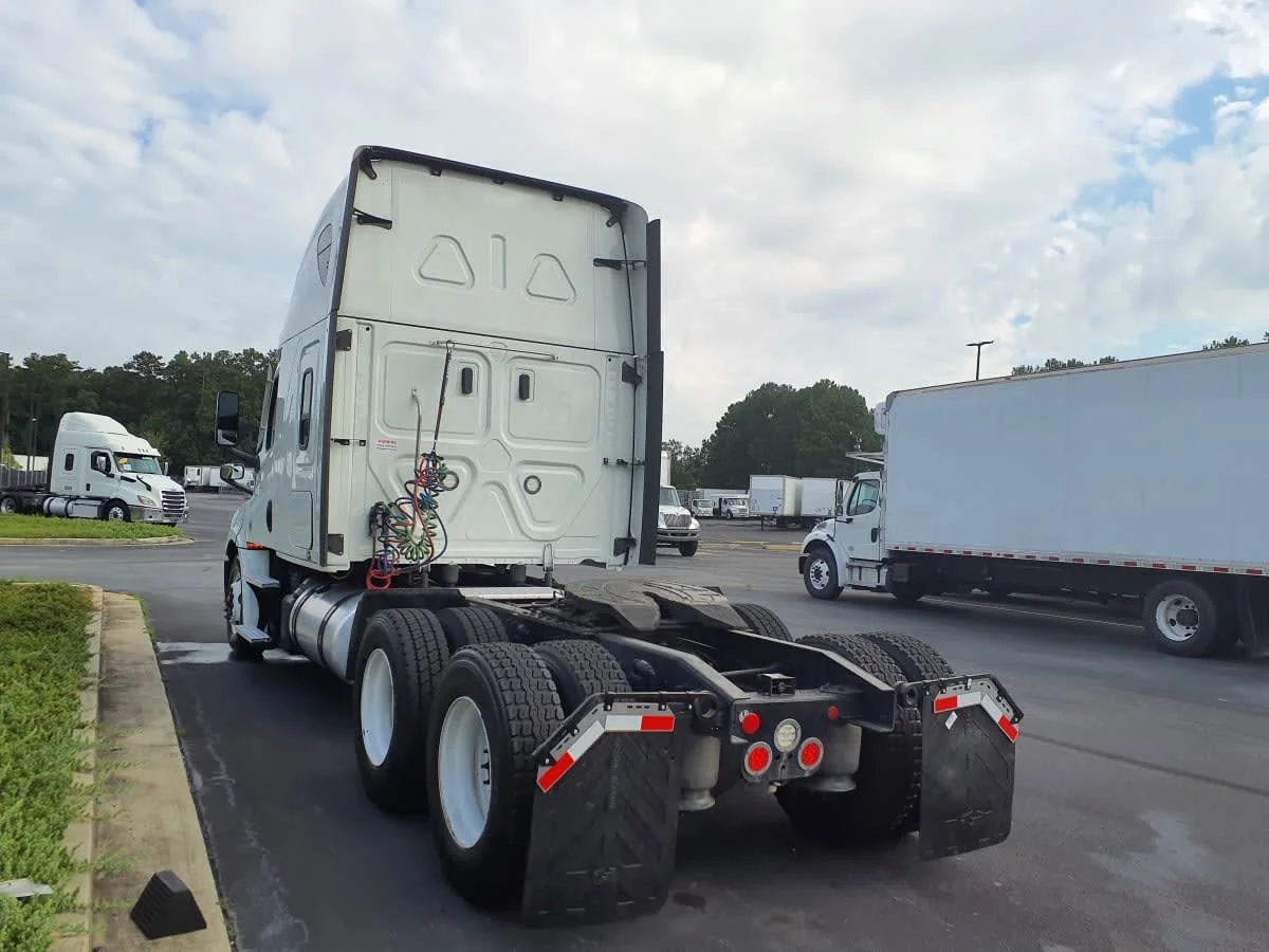 2023 Freightliner Cascadia in Atlanta, GA — photo 6