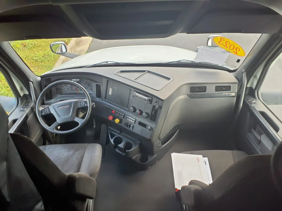 2023 Freightliner Cascadia in Atlanta, GA — photo 7