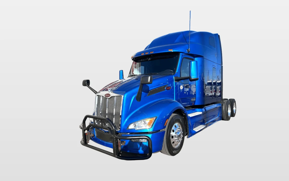 2023 PETERBILT 579 - image 1
