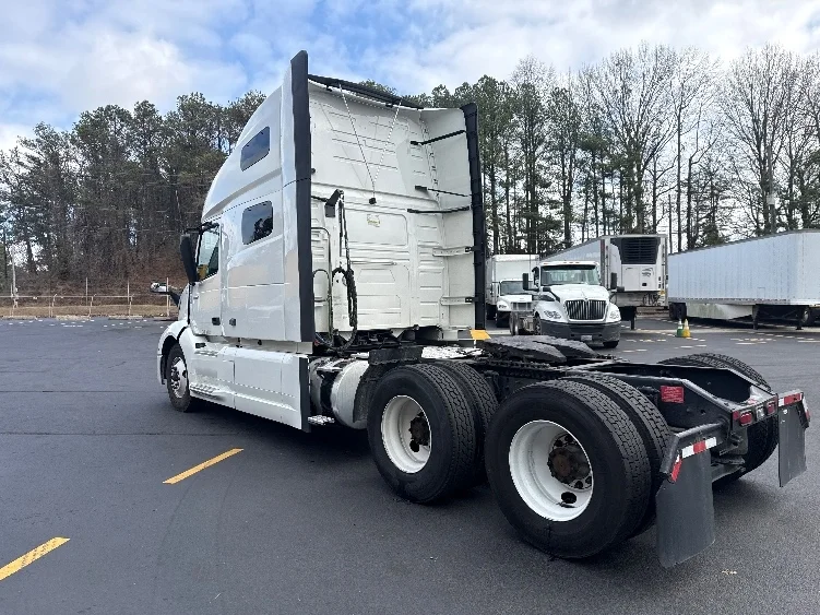 2023 Volvo VNL 760 - image 5