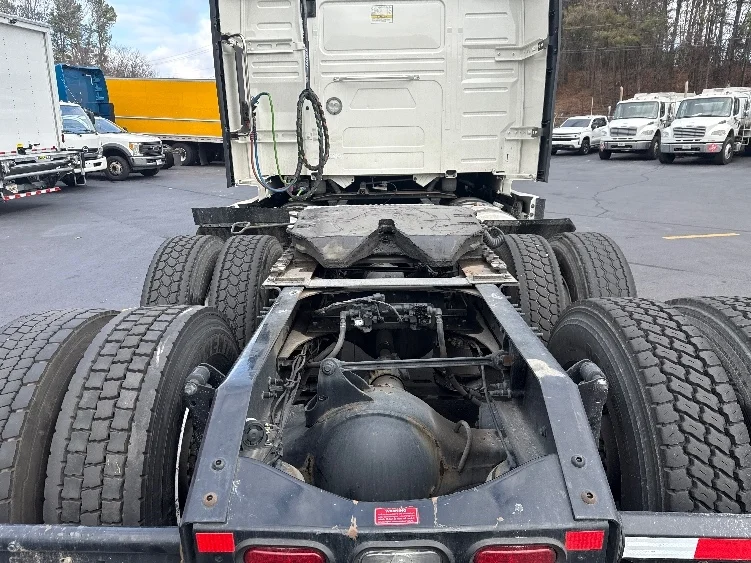 2023 Volvo VNL 760 - image 6