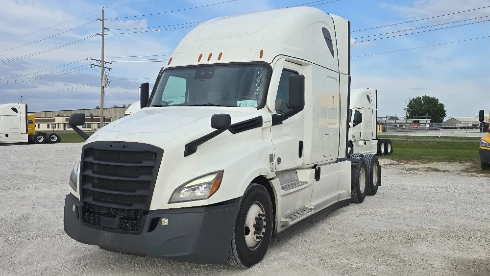 2022 Freightliner Cascadia - image 3