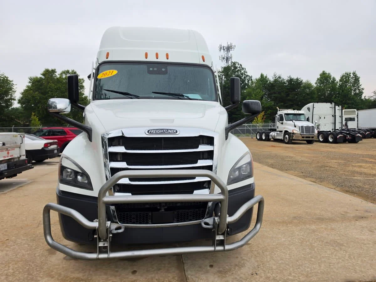 2021 Freightliner Cascadia in Greensboro, NC — photo 2