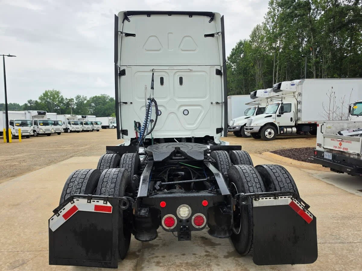 2021 Freightliner Cascadia in Greensboro, NC — photo 5