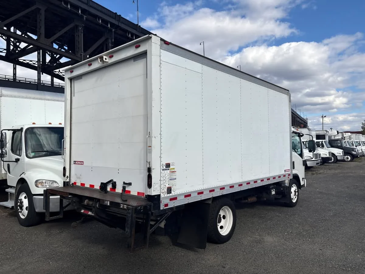 2018 Isuzu NPR - image 4