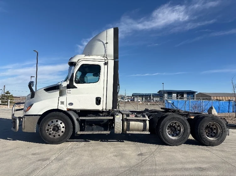 2021 Freightliner Cascadia in Aurora, CO — photo 4