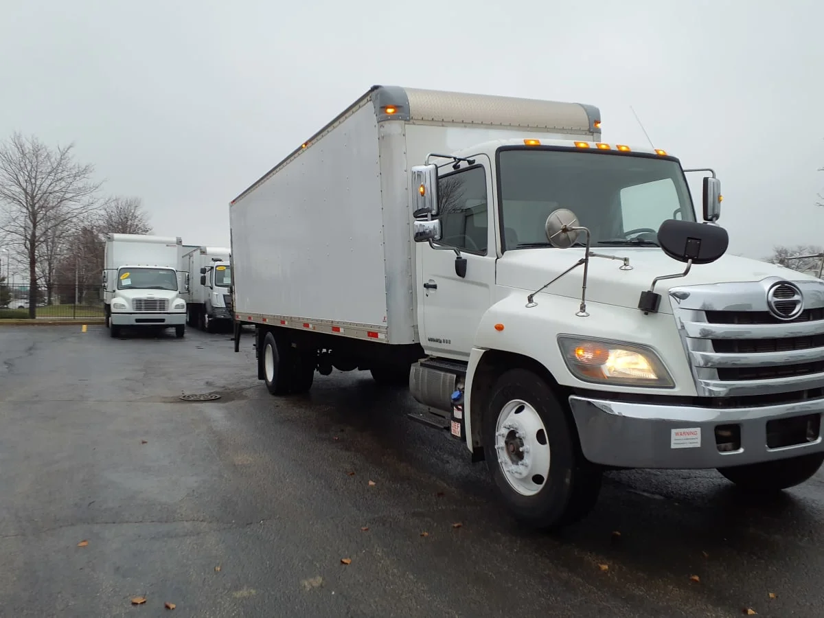 2016 Hino 338 - image 3