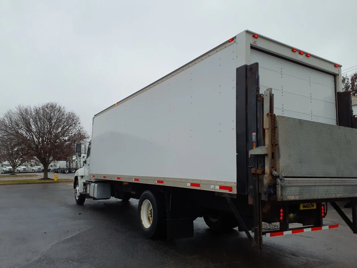 2016 Hino 338 - image 6