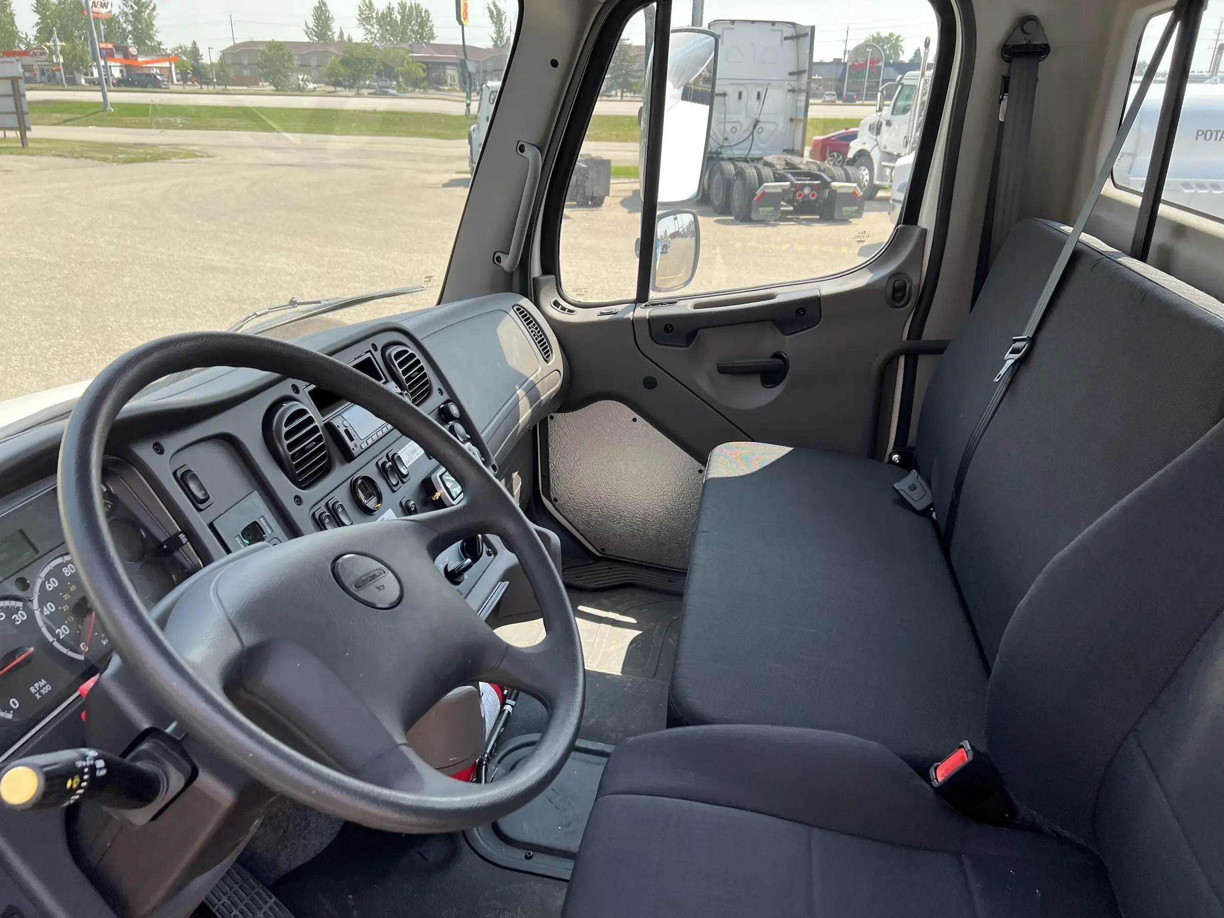 2026 Freightliner M2 106 - image 7