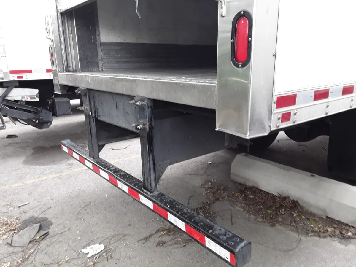 2016 International 4300 - image 5