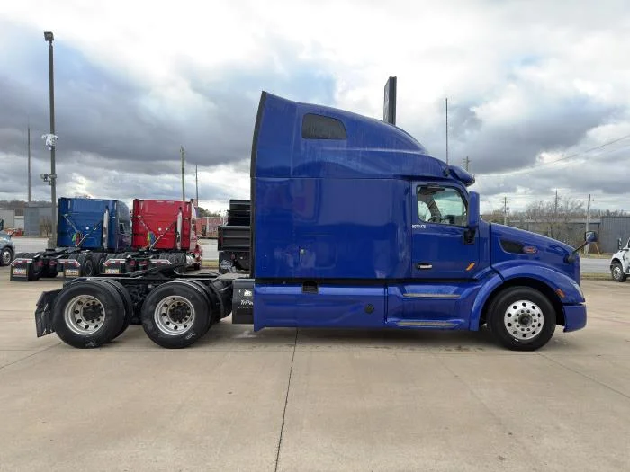 2022 Peterbilt 579 - image 7