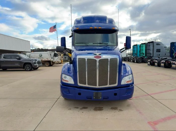 2022 Peterbilt 579 - image 9