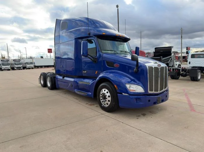 2022 Peterbilt 579 - image 8