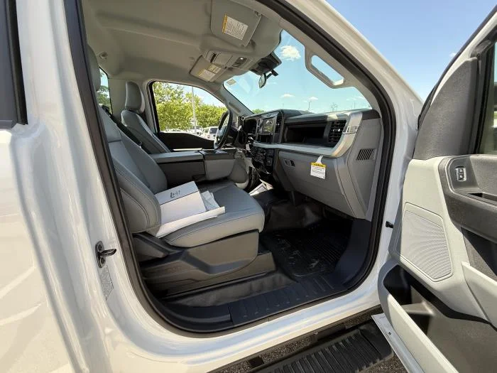 2025 Ford F-600 — photo 38