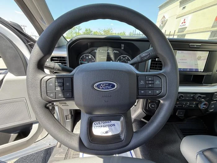 2025 Ford F-600 — photo 33