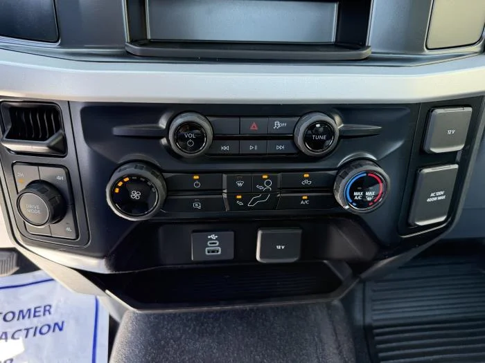 2025 Ford F-600 — photo 36
