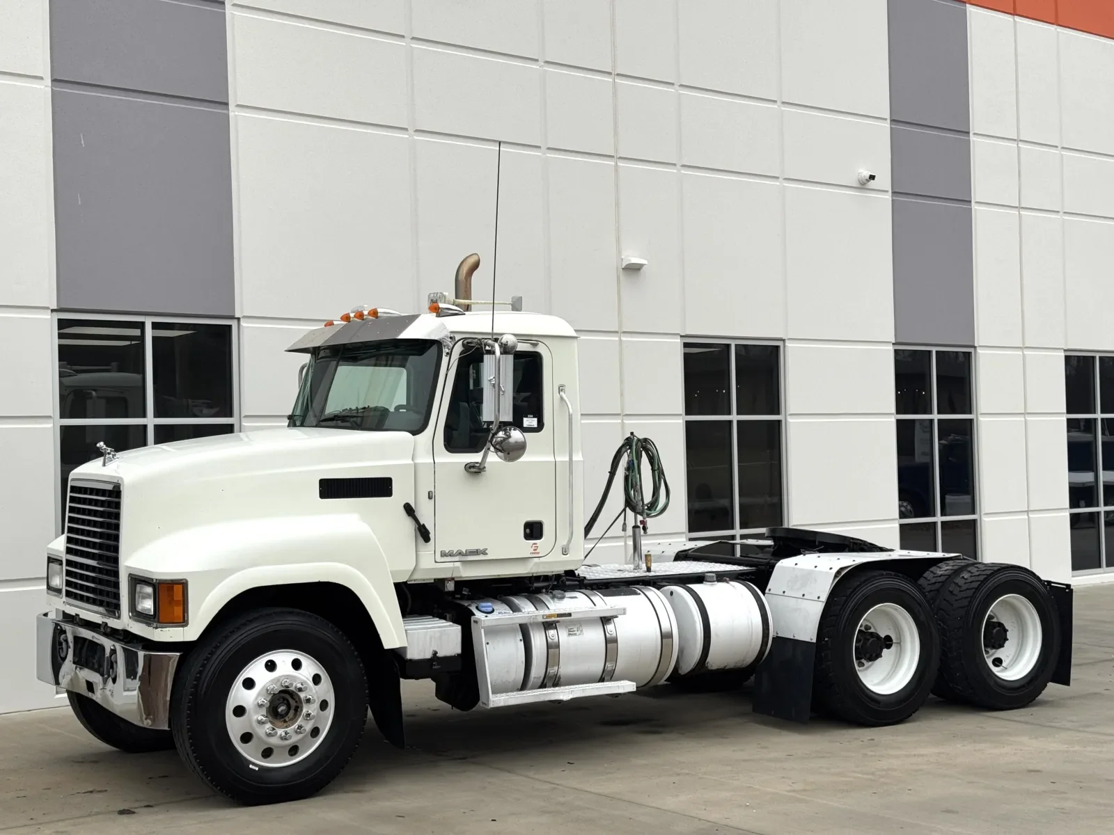 2016 Mack Pinnacle in Greer, SC — photo 2
