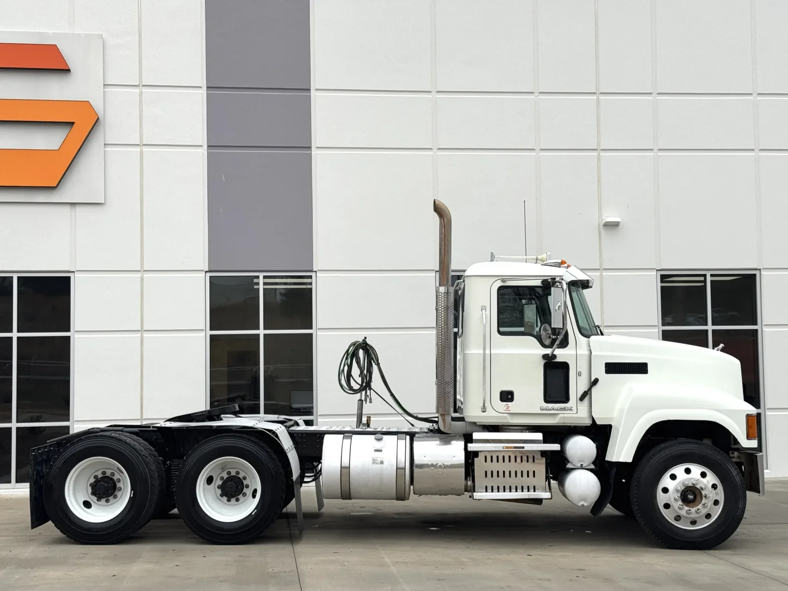 2016 Mack Pinnacle in Greer, SC — photo 3