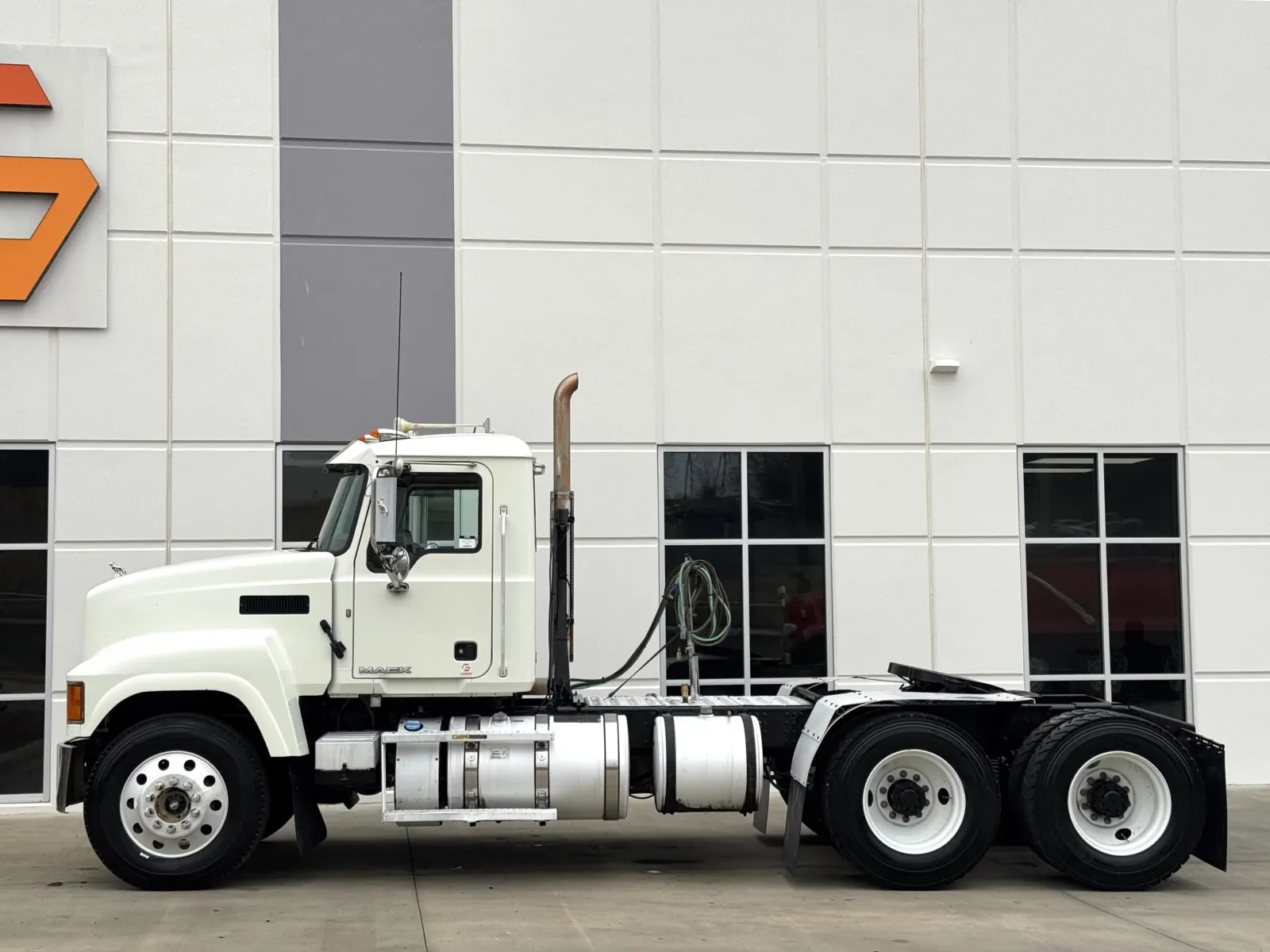 2016 Mack Pinnacle in Greer, SC — photo 4