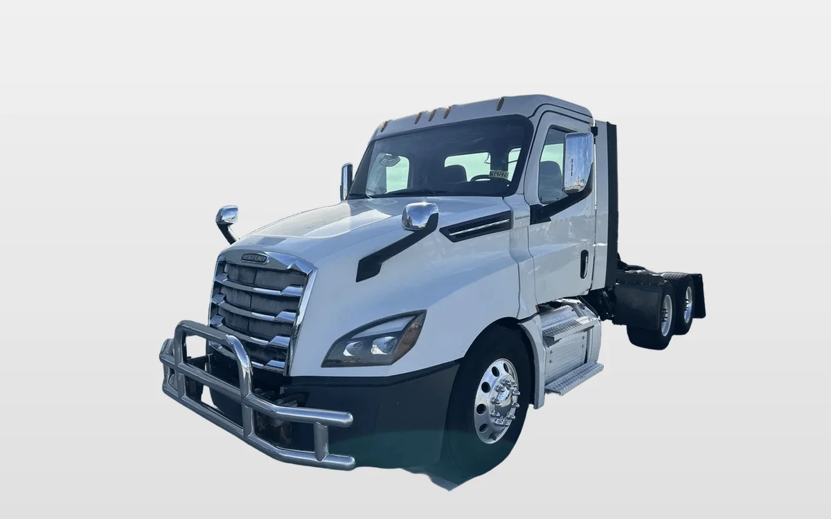 2020 Freightliner Cascadia - image 1