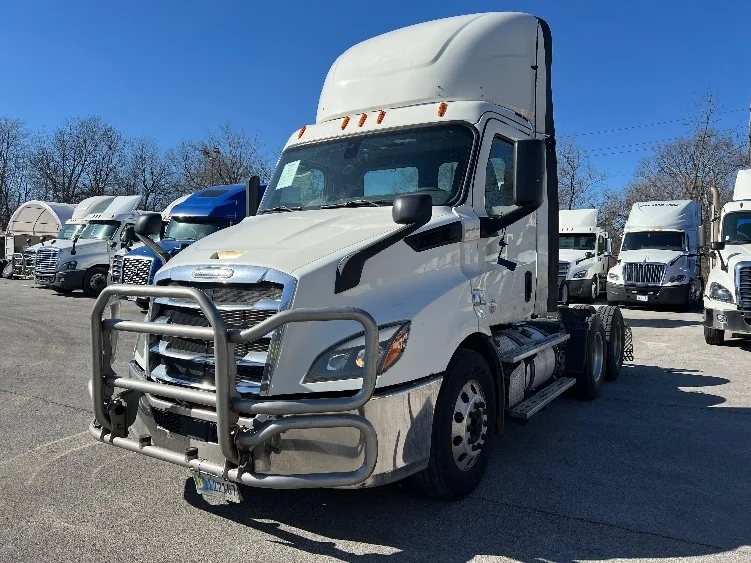 2019 Freightliner Cascadia in Indianapolis, IN — photo 3