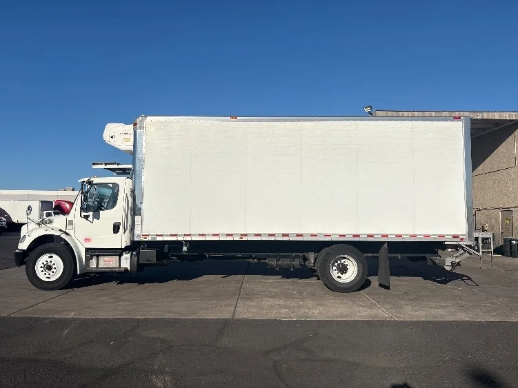 2020 Freightliner M2 106 in Phoenix, AZ — photo 4