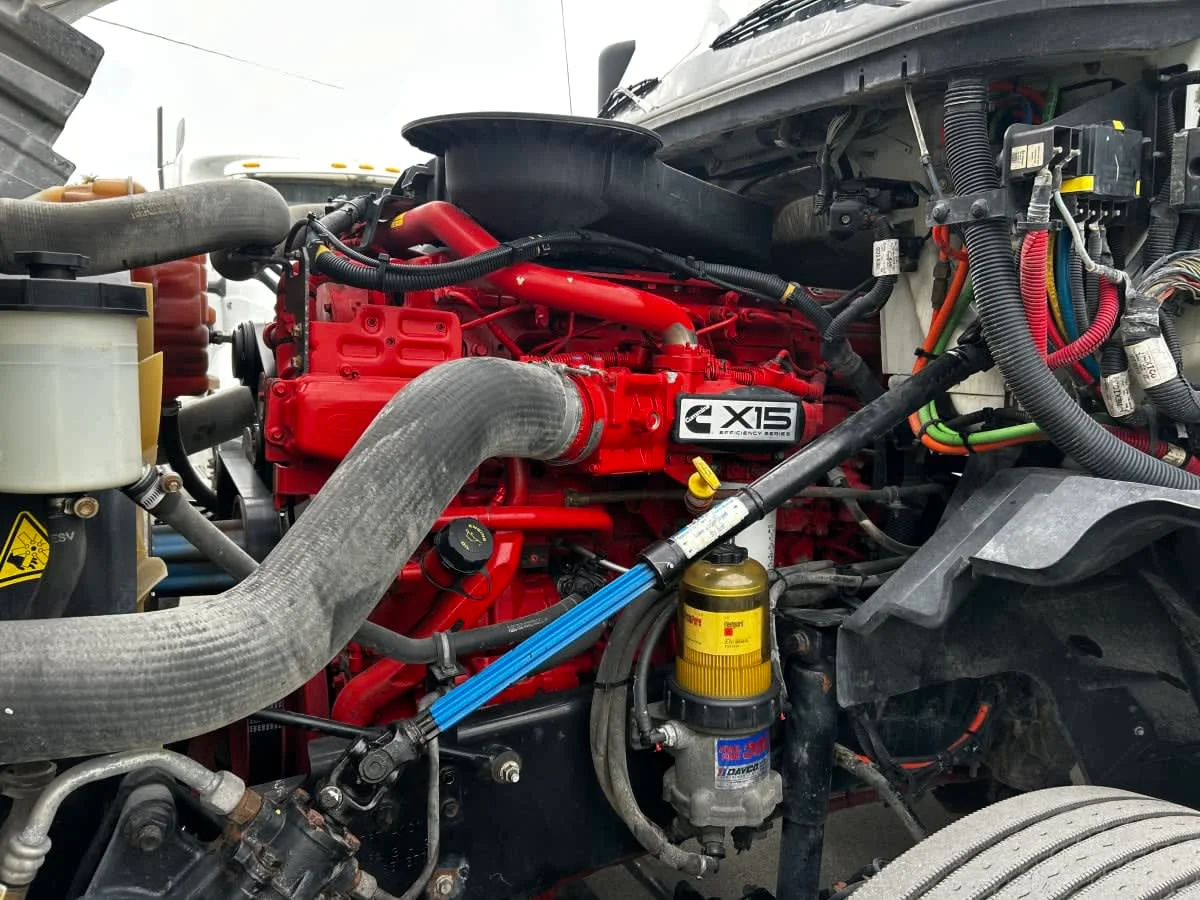 2018 International LT - image 8