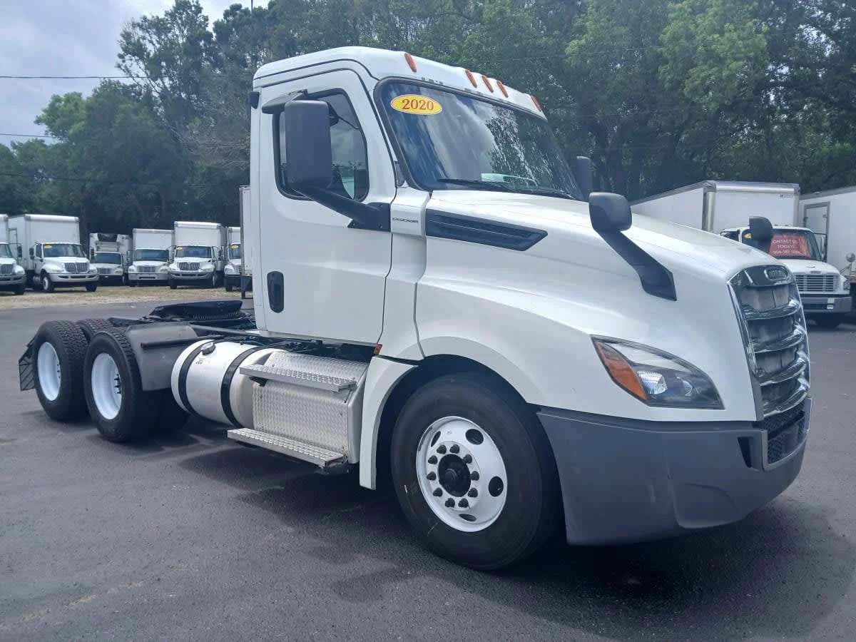 2020 Freightliner Cascadia in Jacksonville, FL — photo 3