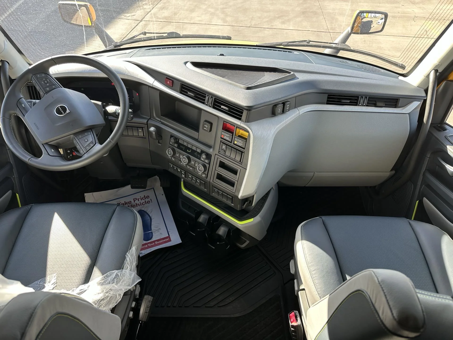 2026 Volvo VNL 860 - image 10