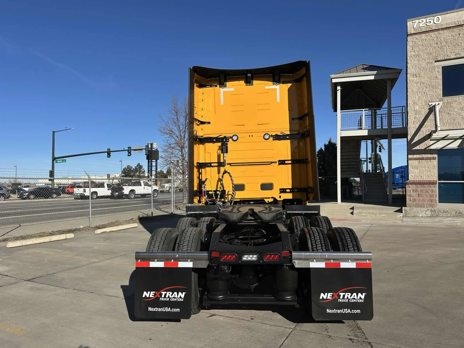 2026 Volvo VNL 860 - image 6