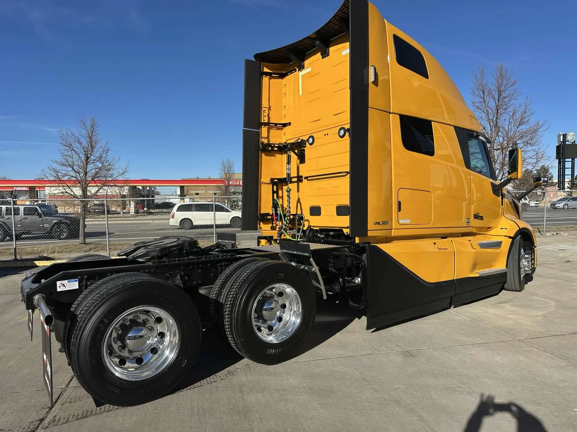 2026 Volvo VNL 860 - image 4