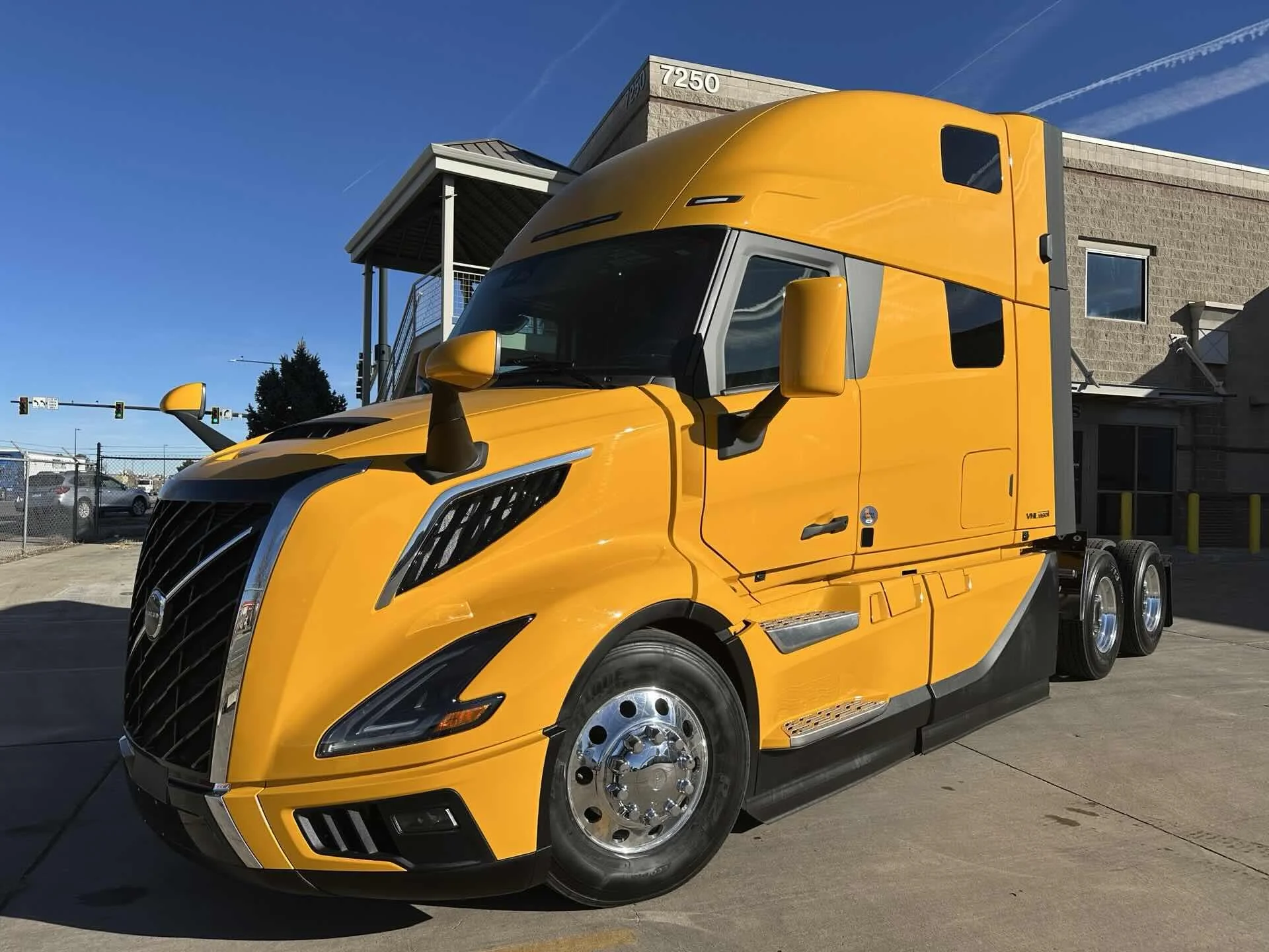 2026 Volvo VNL 860 in Commerce City, CO